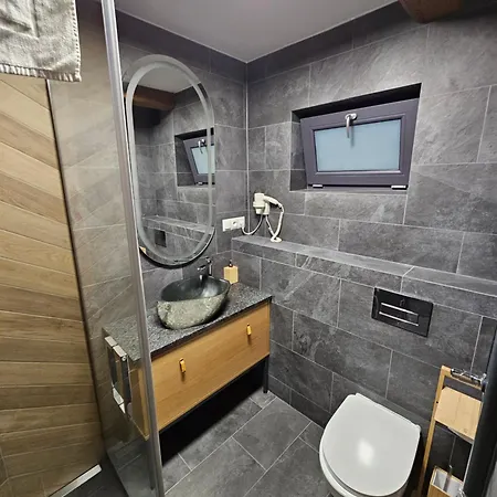 Richmount Apartment *